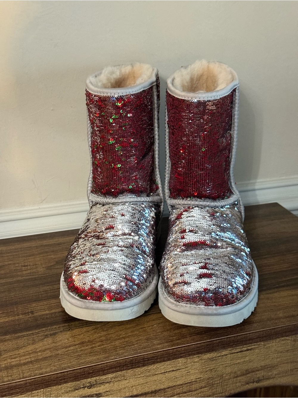 UGG Sequin Boots Red Green Christmas Holiday Sparkle Winter Size 8 Women - Picture 2 of 6